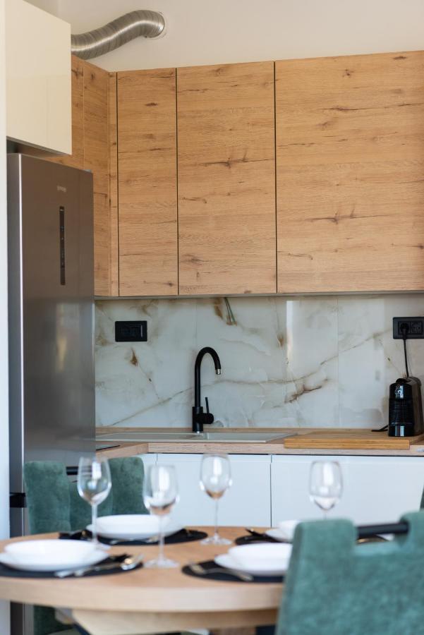 Modern Apartment With Swimming Pool Kastela Bagian luar foto