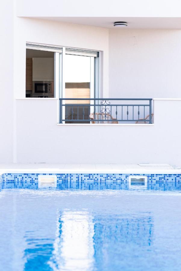 Modern Apartment With Swimming Pool Kastela Bagian luar foto