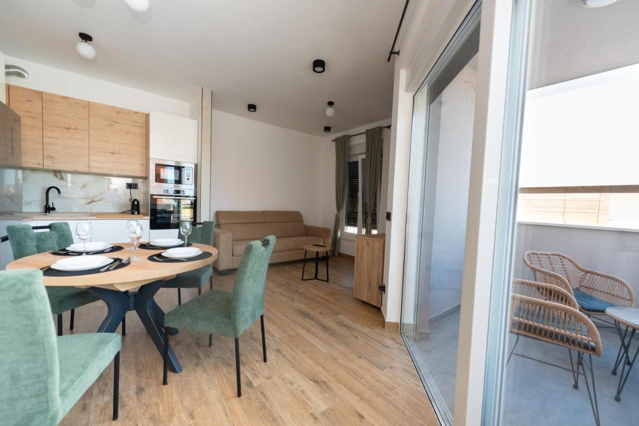 Modern Apartment With Swimming Pool Kastela Bagian luar foto