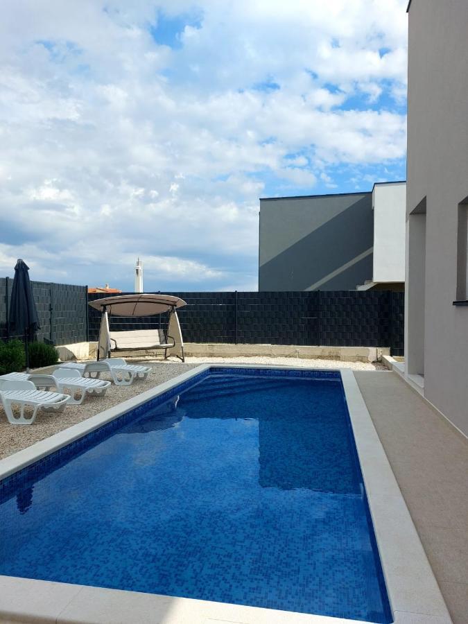 Modern Apartment With Swimming Pool Kastela Bagian luar foto