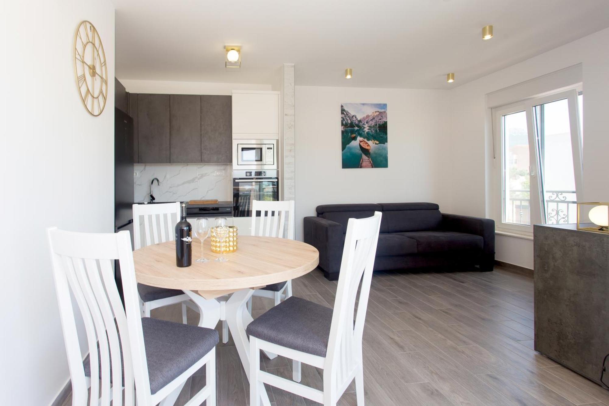 Modern Apartment With Swimming Pool Kastela Bagian luar foto