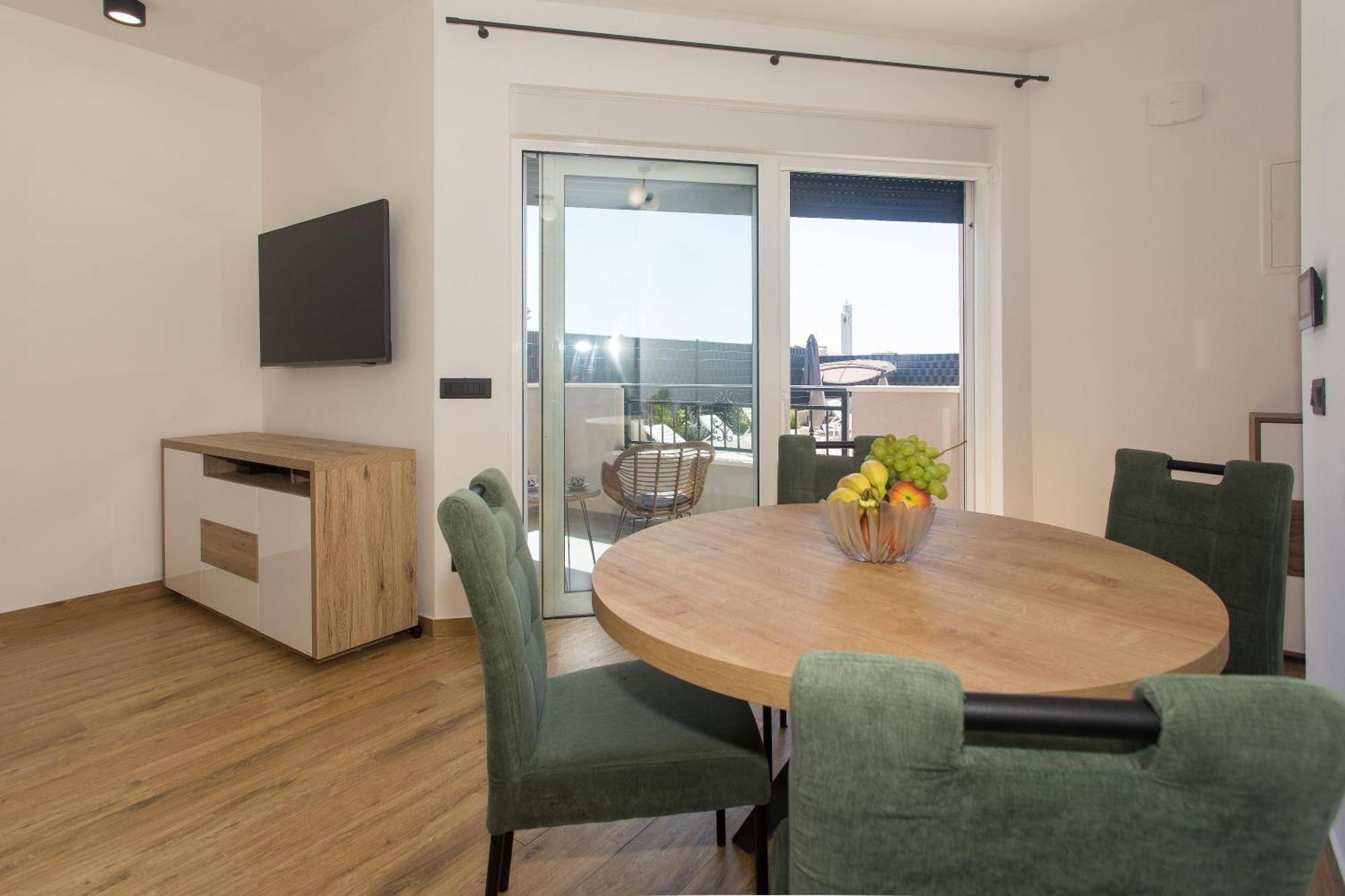 Modern Apartment With Swimming Pool Kastela Bagian luar foto