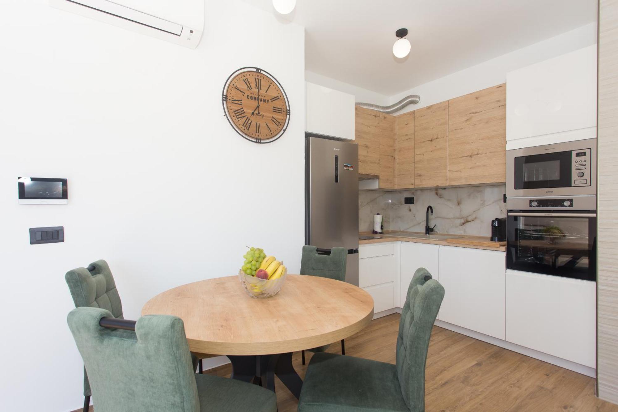 Modern Apartment With Swimming Pool Kastela Bagian luar foto