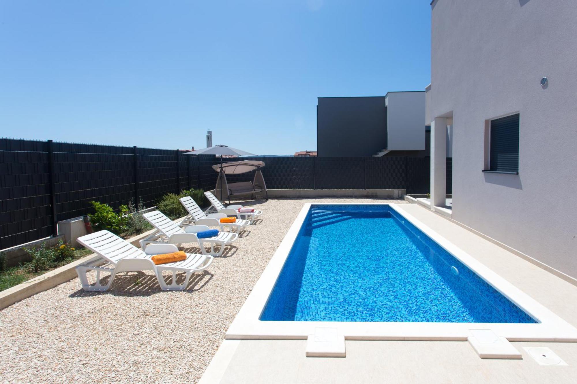 Modern Apartment With Swimming Pool Kastela Bagian luar foto