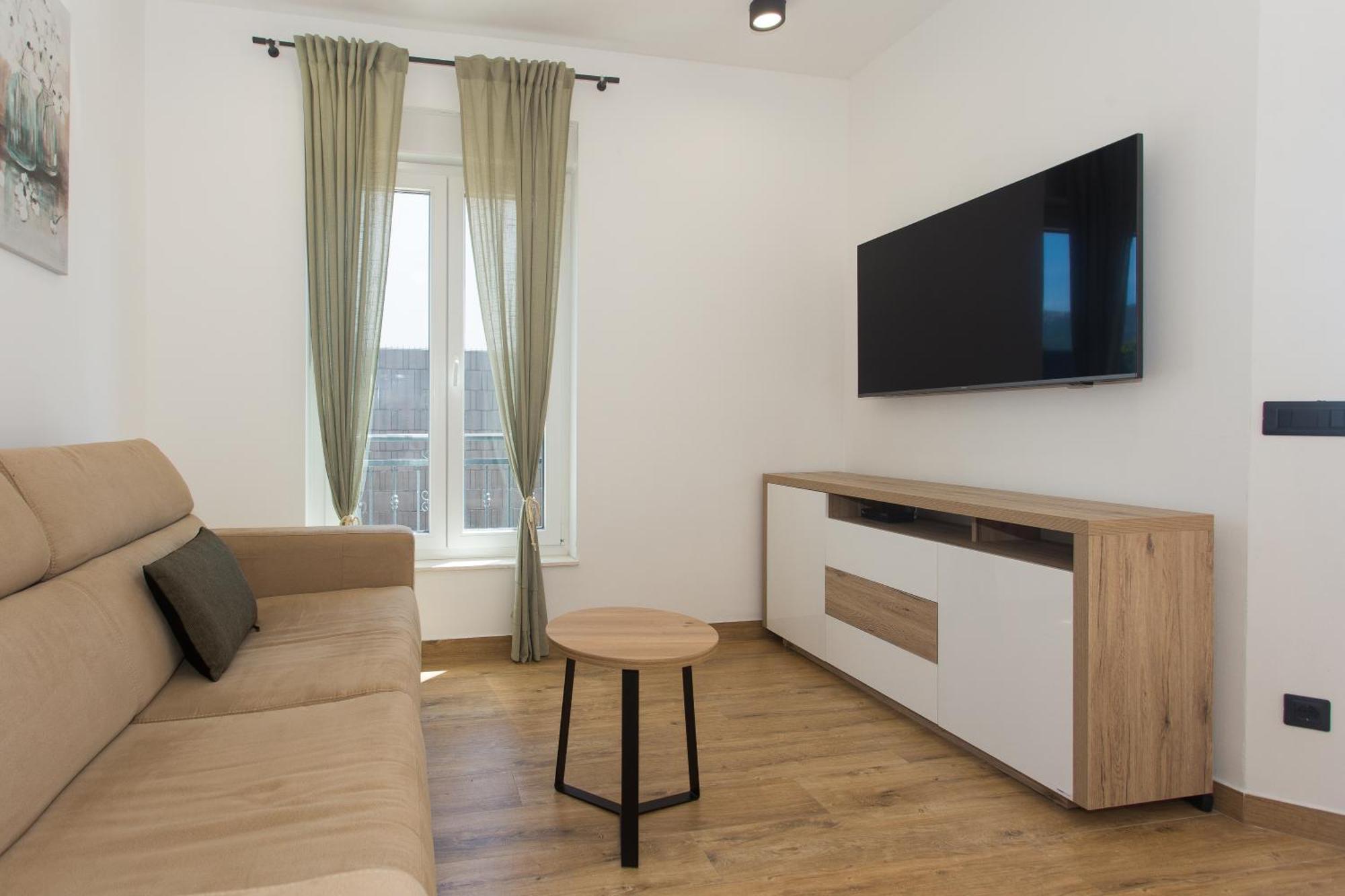 Modern Apartment With Swimming Pool Kastela Bagian luar foto