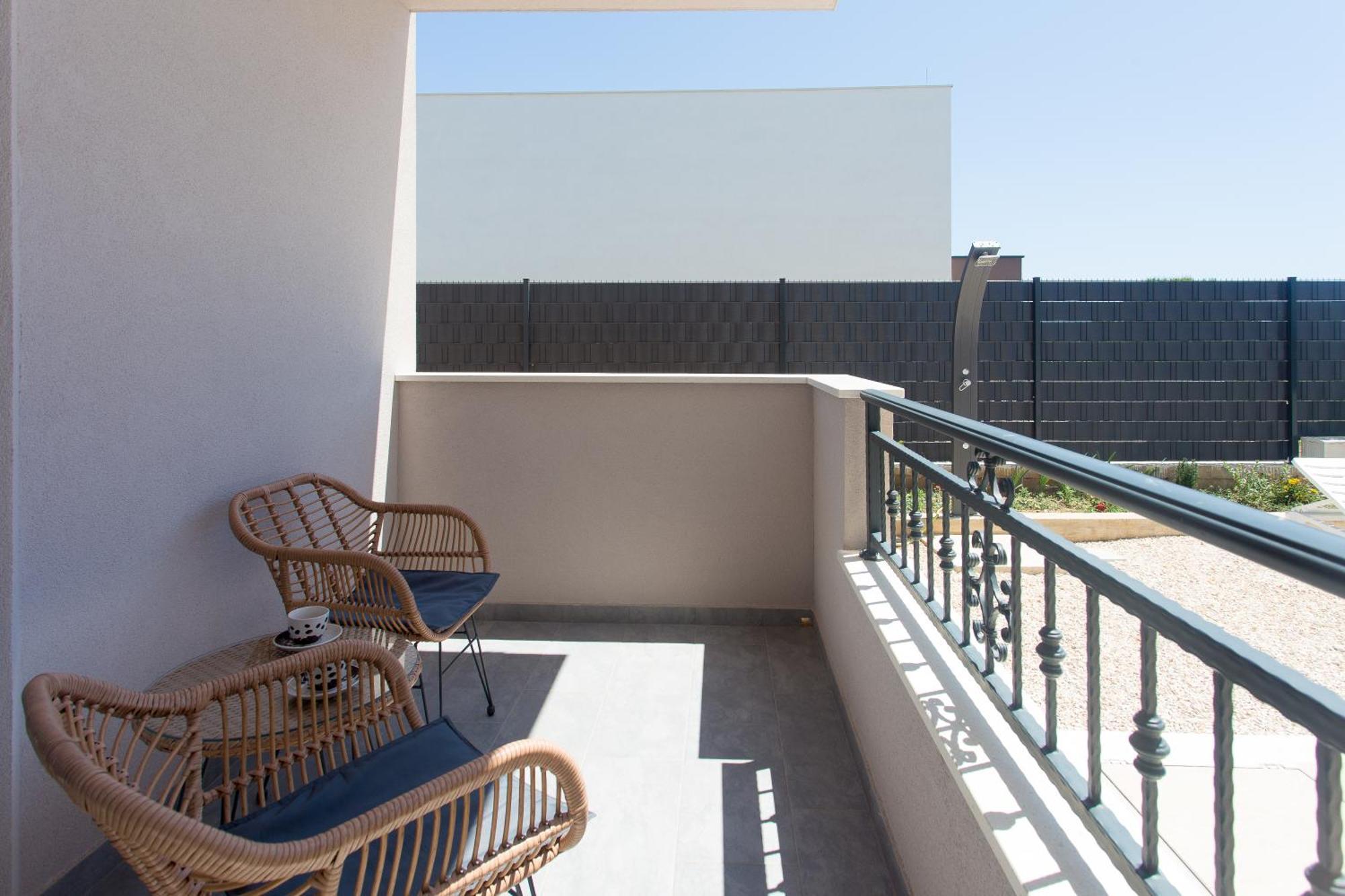 Modern Apartment With Swimming Pool Kastela Bagian luar foto