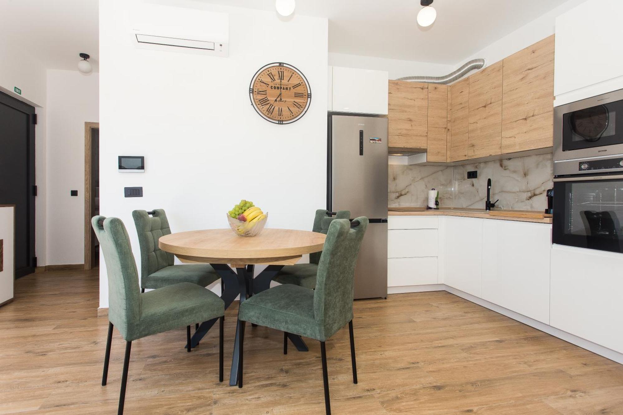 Modern Apartment With Swimming Pool Kastela Bagian luar foto